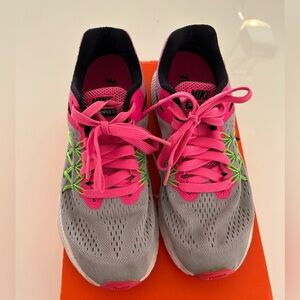 Nike Women's Gray and Pink Athletic Shoes